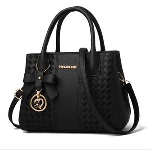 New design women Tote 👜 ✨️